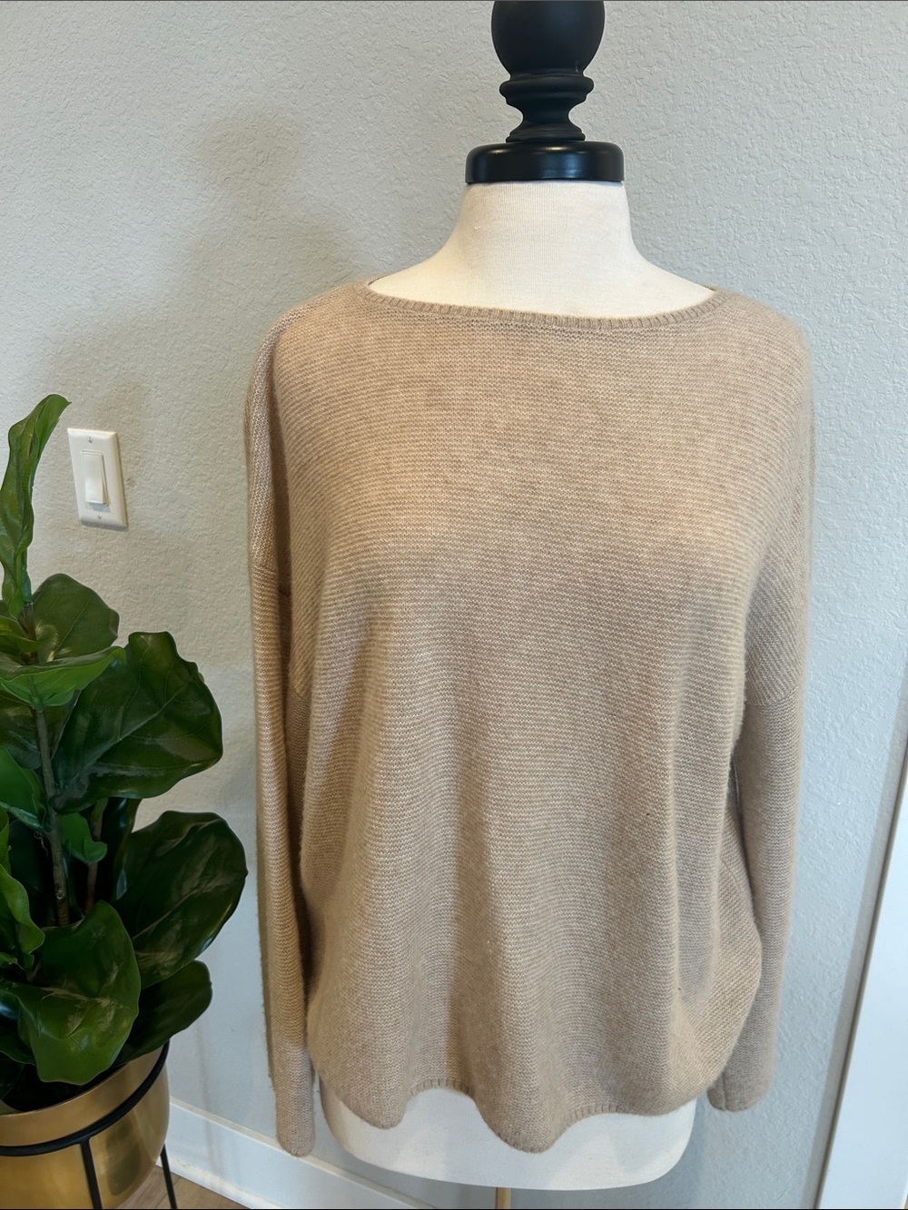 Women’s Lily Silk Cashmere and Mulberey Sulk Scoop Neck Sweater in Beige